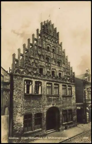 Ansichtskarte Güstrow Mühlenstrasse - altes Giebelhaus 1930/1927