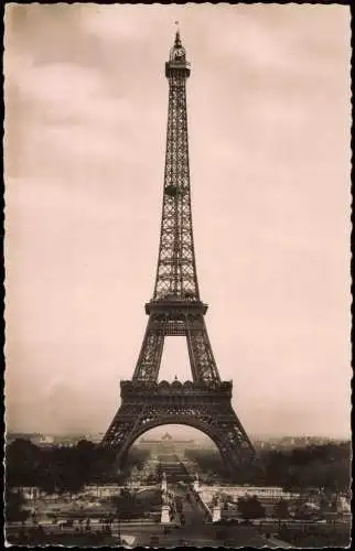 CPA Paris Vor dem Eiffelturm Tour Eiffel - Eiffelturm 1965