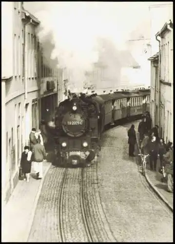 Bad Doberan Die Bäderbahn  Dampflokomotive Typ: 99 2321-0 in der Stadt  1982