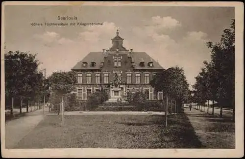 Ansichtskarte Saarlouis Höhere Töchterschule mit Kriegerdenkmal 1914