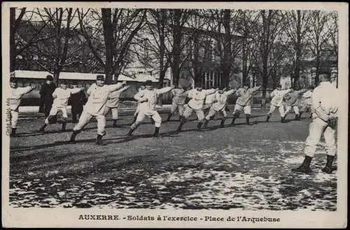 CPA Auxerre Soldats à l'exercice - Place de l'Arquebuse 1918