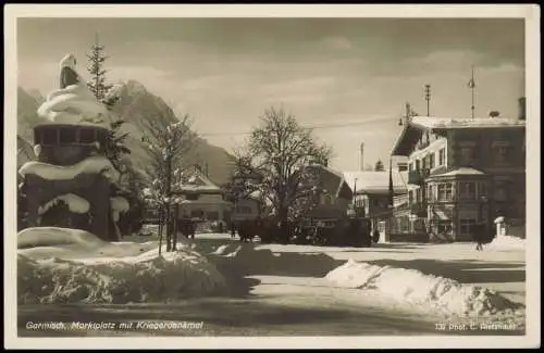 Garmisch-Partenkirchen Marktplatz mit Kriegerdenkmal im Winter 1936