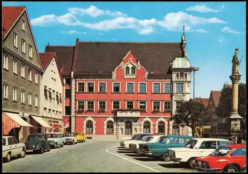 Mindelheim Marienplatz mit Rathaus, Autos u.a. VW Käfer und Mercedes 1980