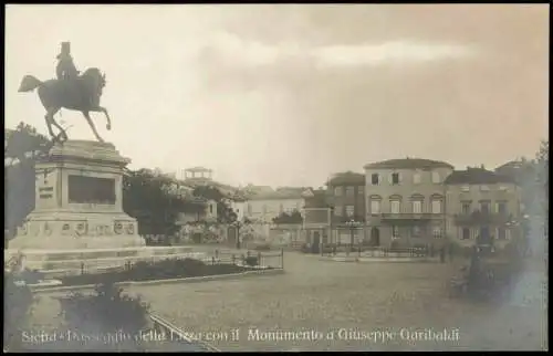 Siena Passeggio della Lizza con il Monumento a Giuseppe Garibaldi 1926