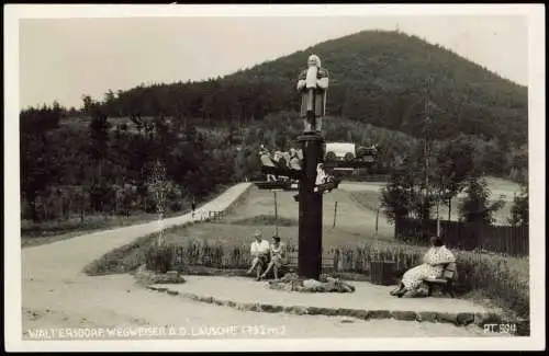 Ansichtskarte Waltersdorf-Großschönau (Sachsen) geschnitzter Wegweiser 1930