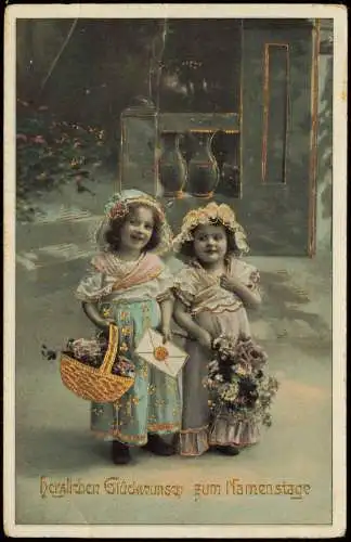 Ansichtskarte  Geburtstag Birthday zwei Mädchen mit Blumen 1911 Goldrand