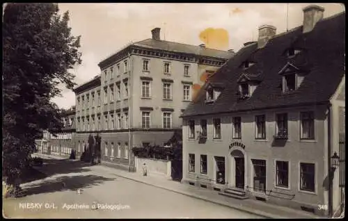 Ansichtskarte Niesky Oberlausitz Niska Apotheke u Pädagogium. Fotokarte 1940