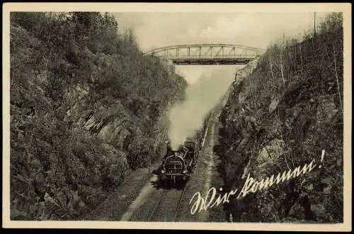 Ansichtskarte  Wir kommen! Eisenbahn Dampflokomotive Brücke Schlucht 1938