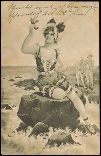 Ansichtskarte  Künstlerkarte Frau im Kostüm am Meer beobachteter Mann 1905