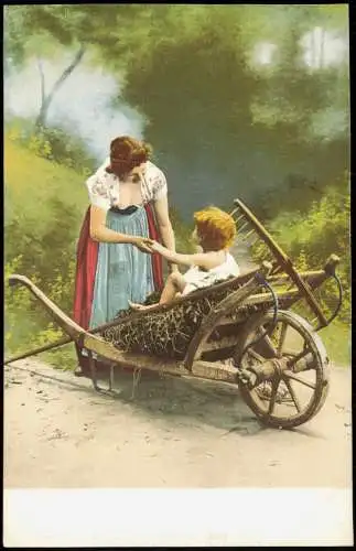 Ansichtskarte  Frau mit Sohn Schubkarre Künstlerkarte 1908