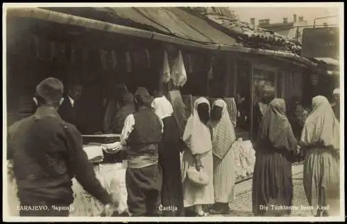 Postcard Sarajevo Чаршија Die Türkinnen beim Kauf Čaršija 1930