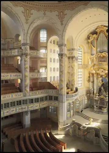 Dresden Frauenkirche Bienenkorbwand und Altar Blick  Kirchenraumes 2010