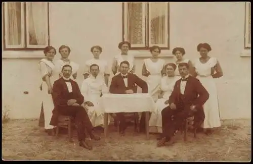 Menschen / Soziales Leben - Gruppenfoto feine Männer und Frauen 1918