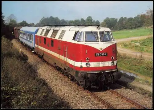 Eisenbahn (Railroad) DR diesel-hydraulische Lokomotive bei Löbau Sachsen 1981