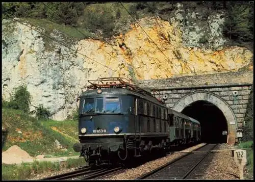 Deutsche Bundesbahn elekrische Schnellzuglokomotive bei Solnhofen 1981