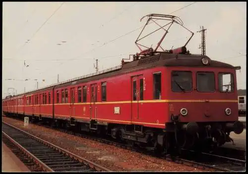 DB elektrischer Triebwagenzug ET 426 im Hauptbahnhof Landshut 1983