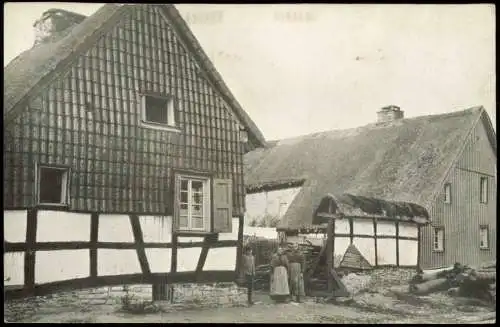 Foto Pronsfeld Familie vor Fachwerkhaus Kr. Prüm 1908 Privatfoto