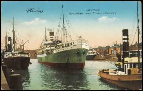 Ansichtskarte Hamburg Einschleppen eines Woermann-Dampfers Baakenhafen 1914