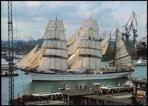 Altona-Hamburg Segelschulschiff "GORCH FOCK" im Hamburger Hafen 1985