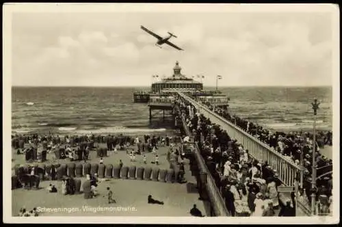 Scheveningen-Den Haag Den Haag Vliegdemonstratie. Seebrücke Flugzeug 1936