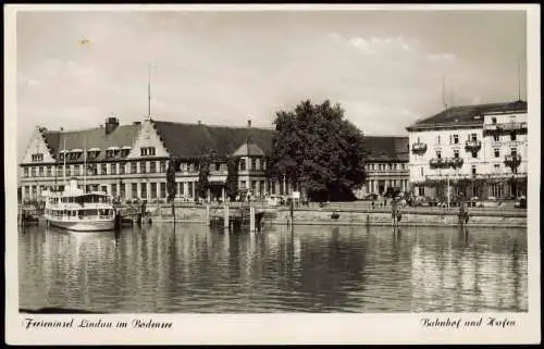 Lindau (Bodensee) Ferieninsel im Bodensee Bahnhof und Hafen 1952