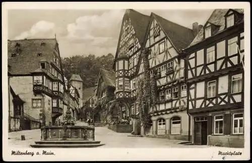 Ansichtskarte Miltenberg (Main) Brunnen, Häuser Partie am Marktplatz 1952