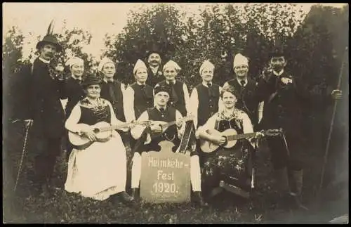 Menschen Soziales Leben Gruppenfoto zum Heimkehr-Fest (Musikanten) 1920