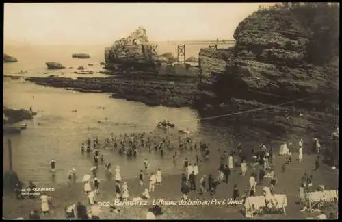 CPA Biarritz Miarritze L'Heure du bain au Port Vieux 1929