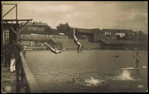 Militär Propaganda 1.WK Erster Weltkrieg Soldaten im Schwimmbad Fotokarte 1918