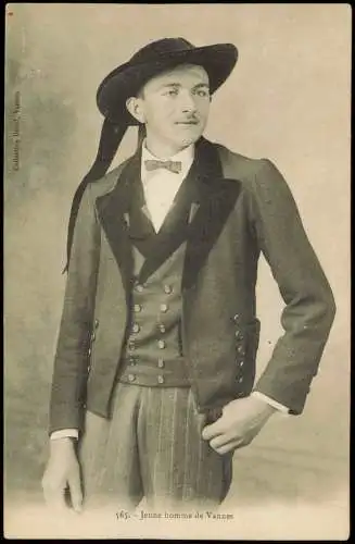 Ansichtskarte  Frühe Fotografie Mann Jeune homme de Vannes 1910