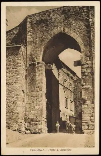 Cartolina Perugia Ortsansicht Porta S. Susanna (Kinder davor) 1920