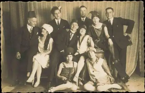 Soziales Leben Gruppenfoto aus Altona Illustre Paare Karneval? 1920 Privatfoto