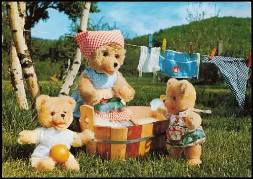 Ansichtskarte  Teddybär Teddy beim waschen der Wäsche Künstlerkarte 1982
