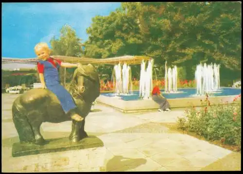 Erfurt Internationale Gartenbauausstellung Ponyreiter im Rosenparterre 1975