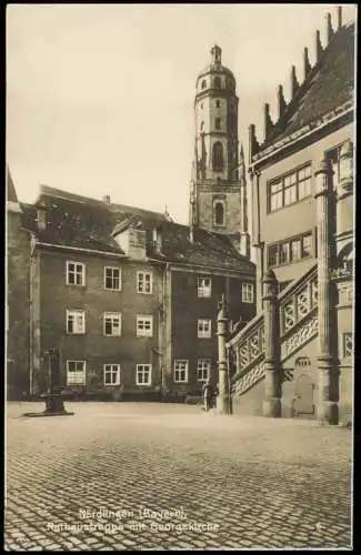 Ansichtskarte Nördlingen Rathaustreppe mit Georgskirche. 1928