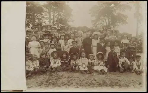 Menschen Soziales Leben - Kinder Gruppe feine Kleidung 1916 Privatfoto