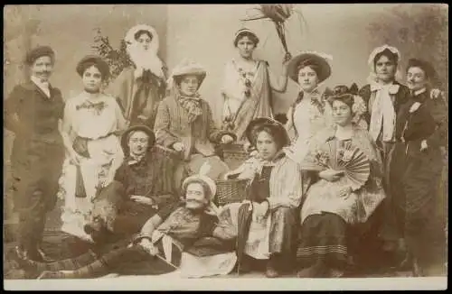 Karneval / Fastnacht / Fasching Männer und Frauen verkleidet 1912