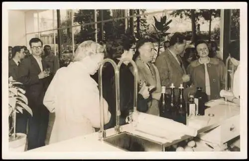 Ansichtskarte Bad Neuenahr-Bad Neuenahr-Ahrweiler Menschen an Bar 1961