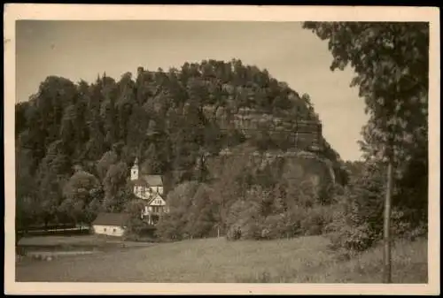 Ansichtskarte Oybin Panorama-Ansicht mit kleiner Kirche am Berg 1944