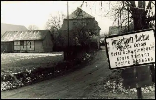 Panschwitz-Kuckau  t der Dorfstraße mit Ortsschild 1950 Privatfoto