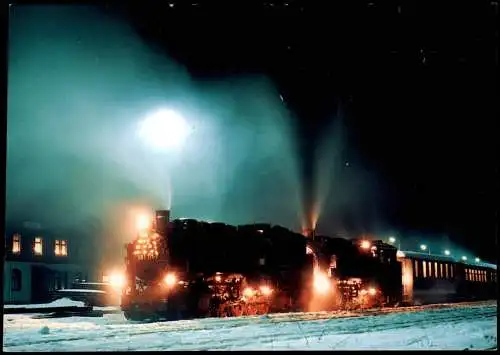 Cranzahl-Sehmatal 99 1771 stehen mit Personenzug im Bahnhof, Schnee Nacht 2000