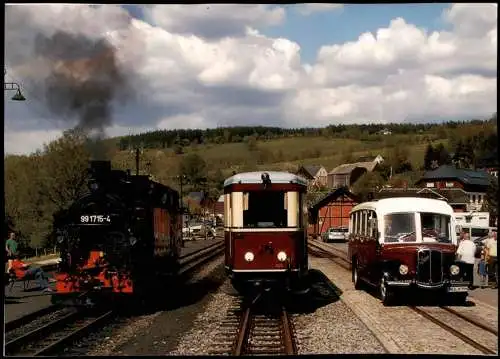 .Deutschland Schmalspurdampflokomotive und Omnibus Saurer N2C im Bahnhof 2008