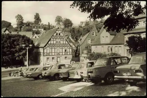 Hohnstein (Sächs. Schweiz) Partie am Markt zur DDR-Zeit Autos u.a. Trabant 1978