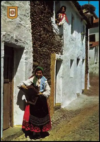 .Portugal BEIRA BAIXA Pormenor de Aldeia típica. Trajes regionais 1970