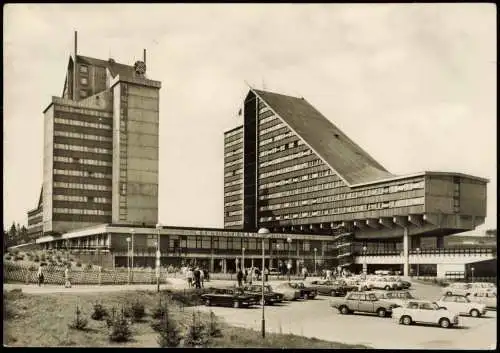 Ansichtskarte Oberhof (Thüringen) Interhotel Panorama Wartburgs Autos 1975