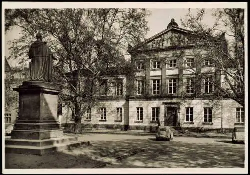 Göttingen Aula Georgia Augusta Standbild König Wilhelm IV., davor VW Käfer 1954