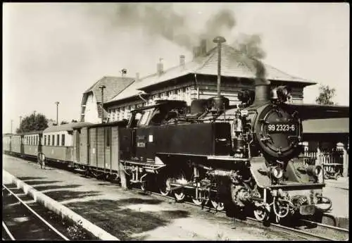 Ansichtskarte Kühlungsborn Kleinbahn Molli auf dem Bahnhof 1985