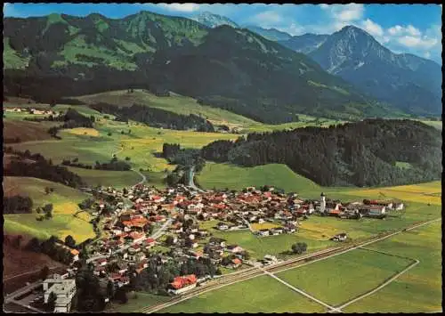 Altstädten (Allgäu) Panorama-Ansicht, Luftaufnahme mit Blick zu den Bergen 1981