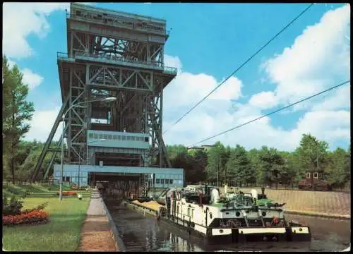 Ansichtskarte Niederfinow Schiffshebewerk - Frachtkahn vor Einfahrt g1978
