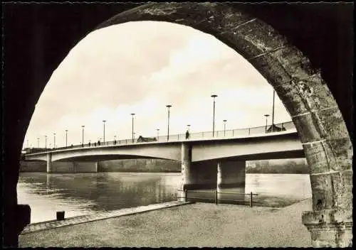 Ansichtskarte Bremen Durchblick zur großen Weserbrücke 1965